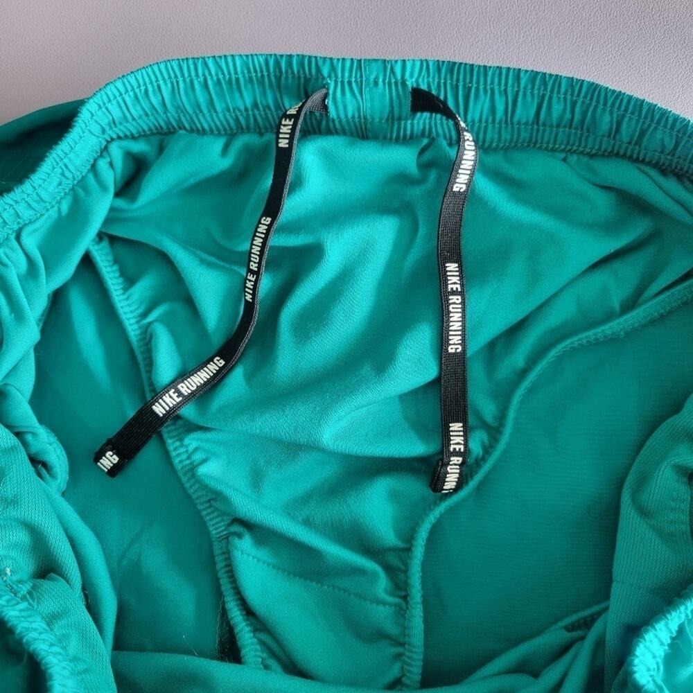 Nike Dry-Fit Green Running Lined Shorts Sz M Athletic Workout Gym Lightweight - Picture 7 of 8
